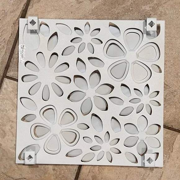 ๐ Host Pick ๐ UMBRA White Floral Wall Decor, Metal, 9x9 Inches, Set of 3 - Picture 3 of 3